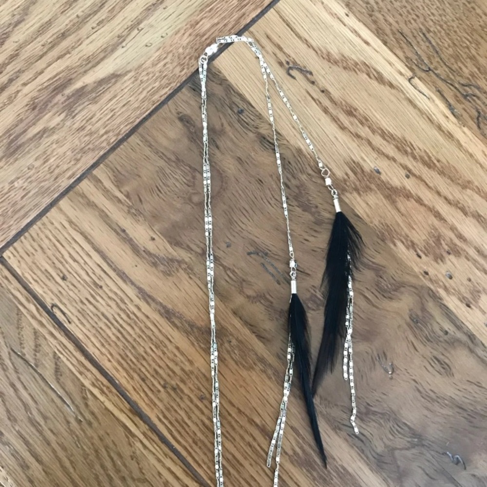 Gold feather ‘y’ necklace